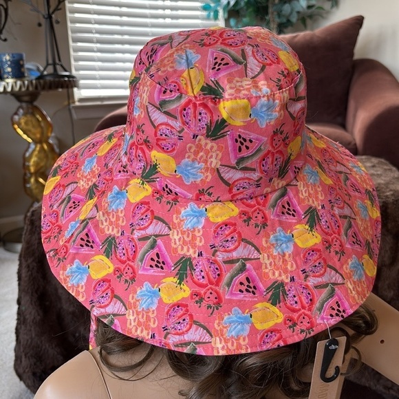 Brand New Steve Madden Large Beach Hat Coral Tropical Fruit Floppy Straps Sun